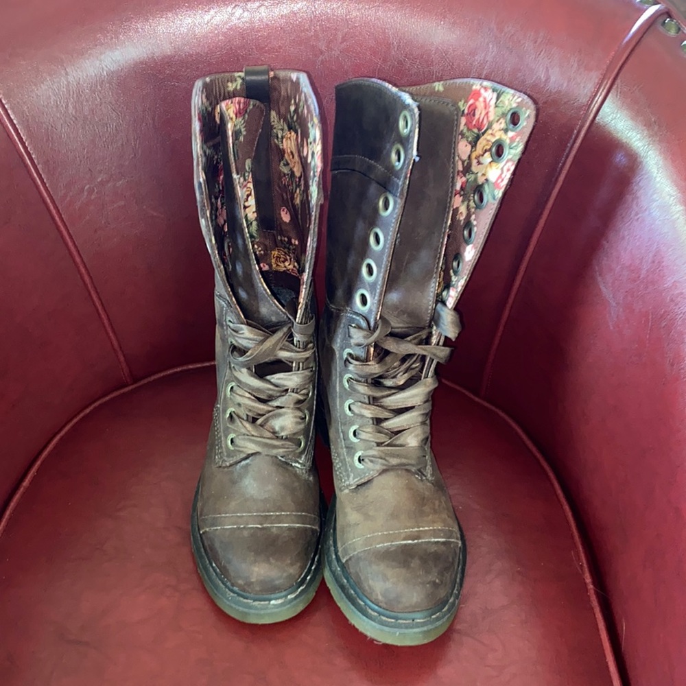 Women’s Dr Martens tall floral boots!